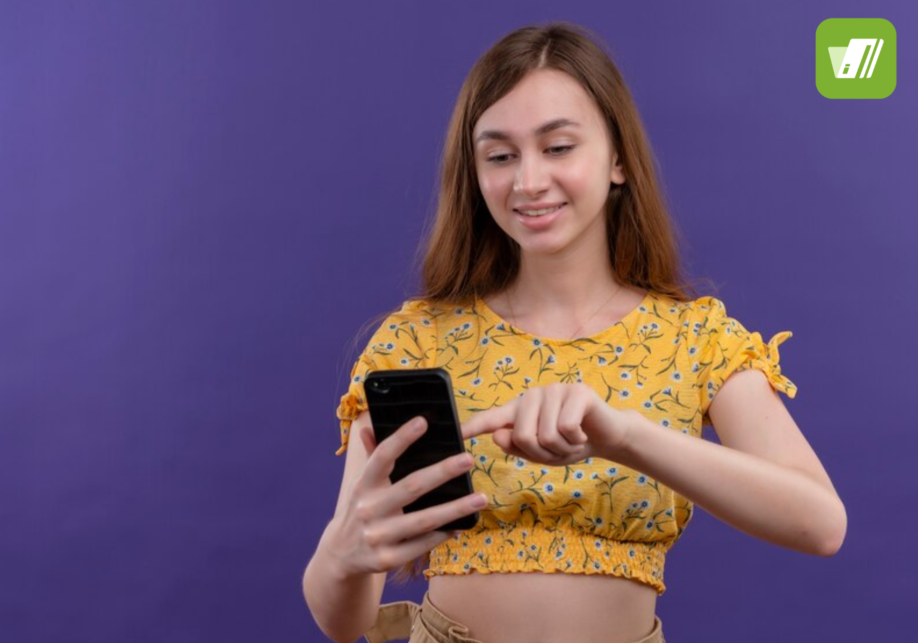 Mujer feliz con celular 