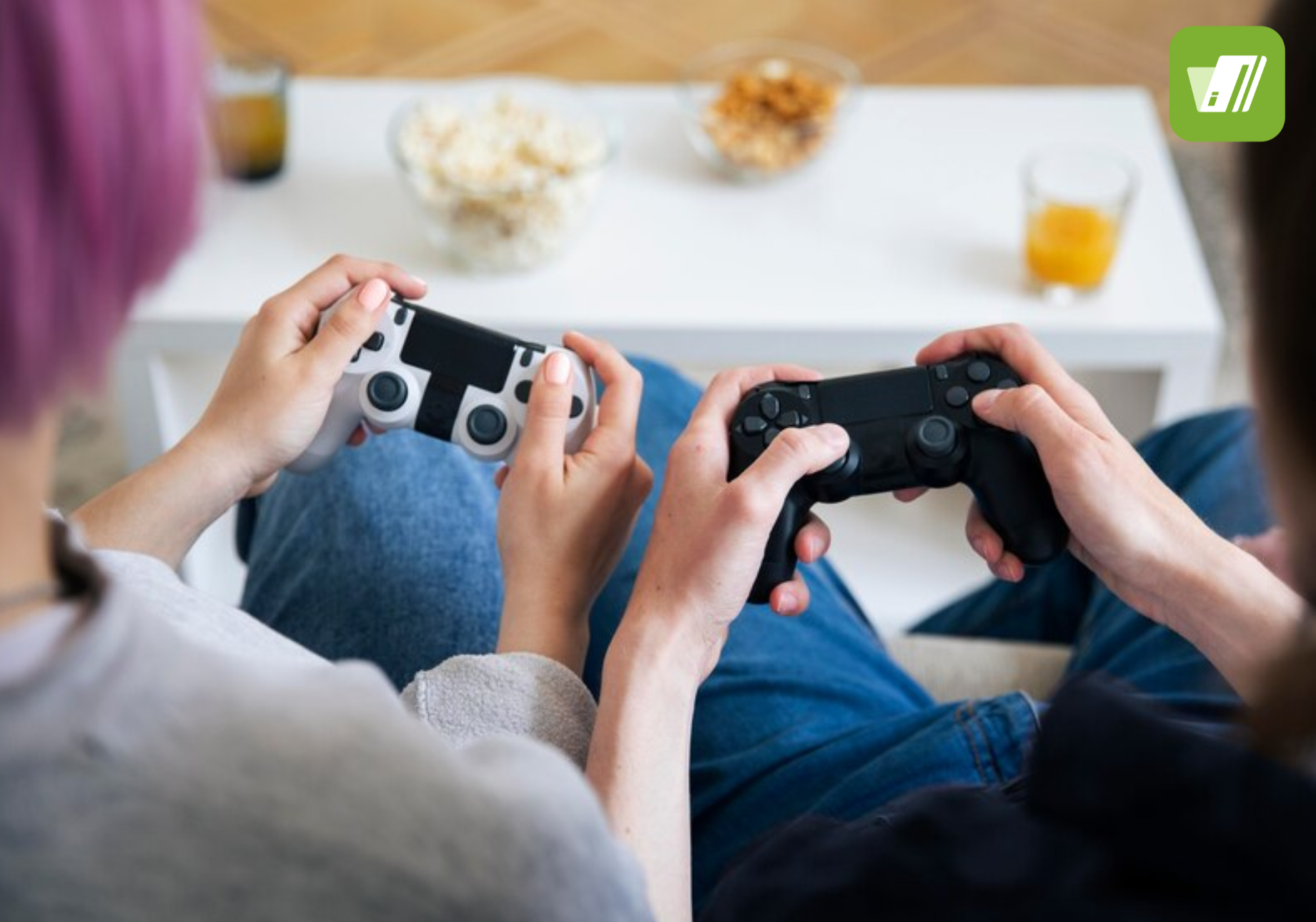 Jóvenes disfrutando de videojuegos como parte de los consejos financieros